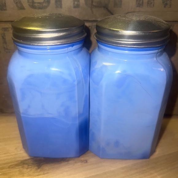 Vintage blue slag glass salt and pepper shakers - Picture 4 of 5